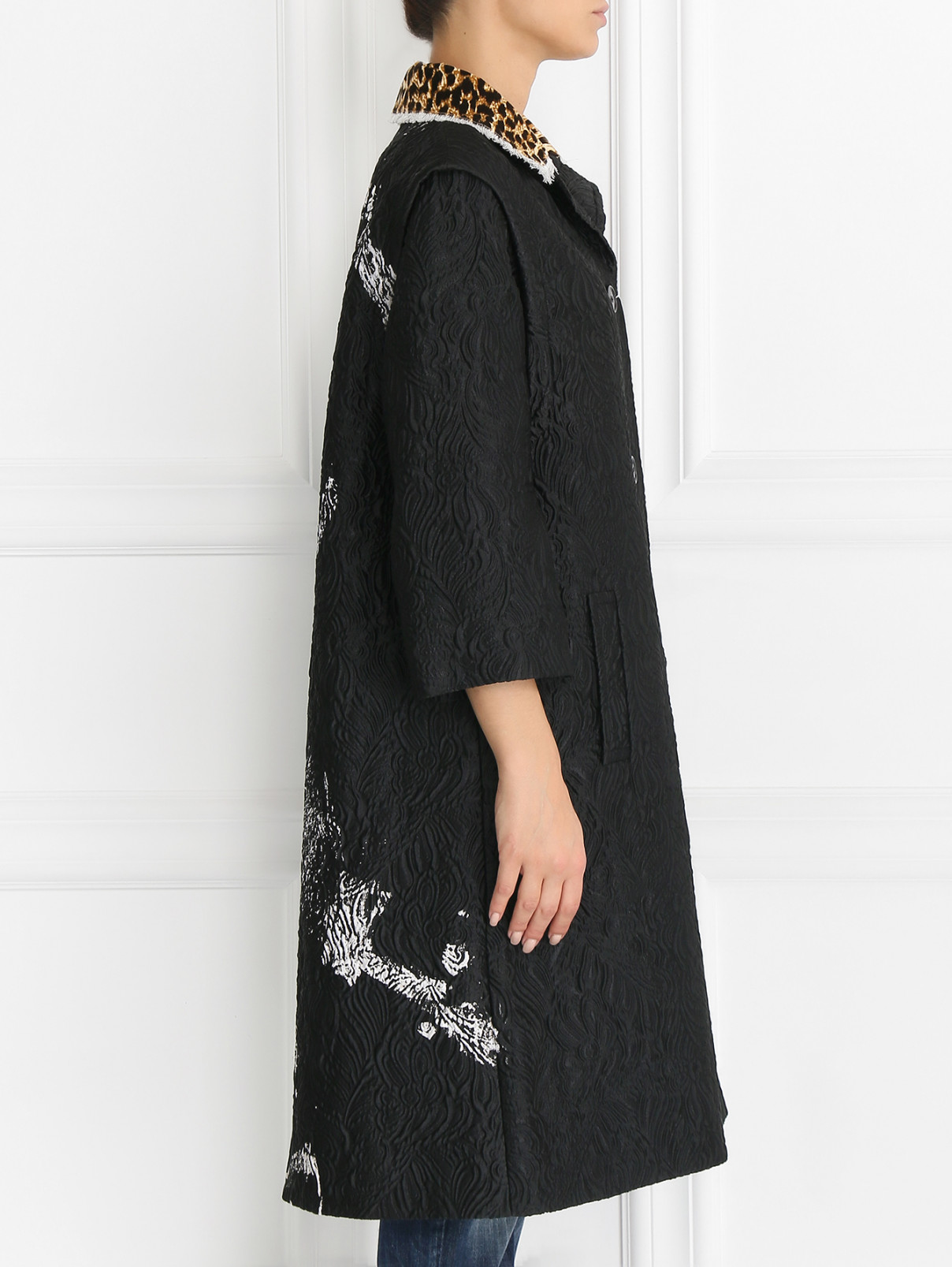 Пальто из фактурной ткани с принтом на спине Maison Margiela  –  Модель Верх-Низ2  – Цвет:  Черный
