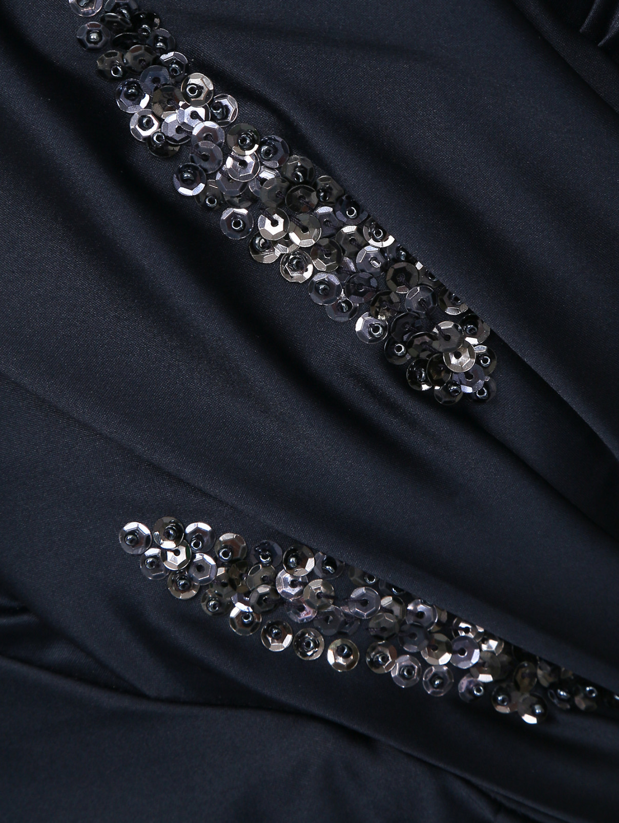 Платье-футляр ассиметричного кроя декорированное кристаллами и пайетками Mandalay  –  Деталь1  – Цвет:  Синий